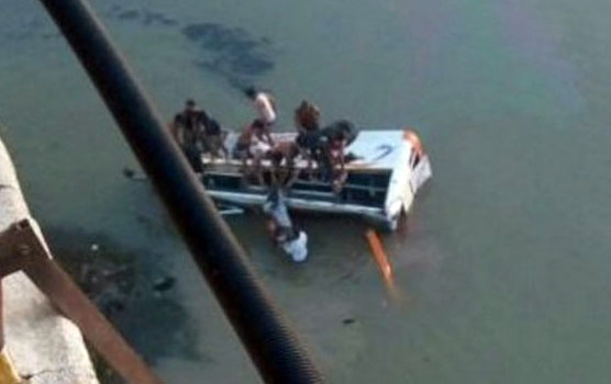 bus fell into banas river sawai madhopur rajasthan
