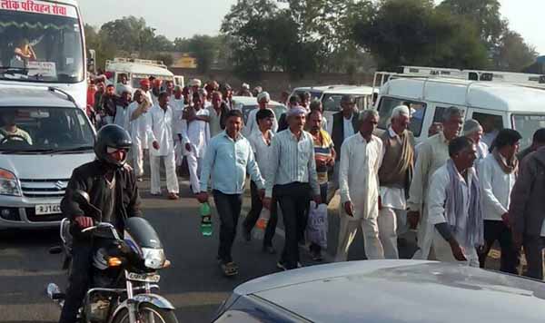 jaipur sikar highway road block farmers