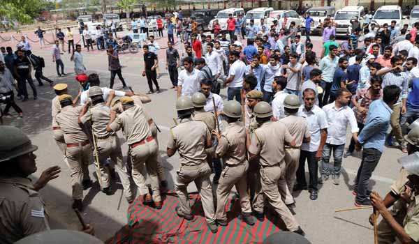 lathicharge at Rajasthan university library timing change