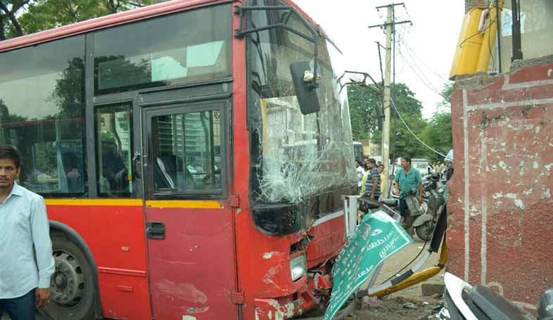low floor bus accident jaipur 972348937