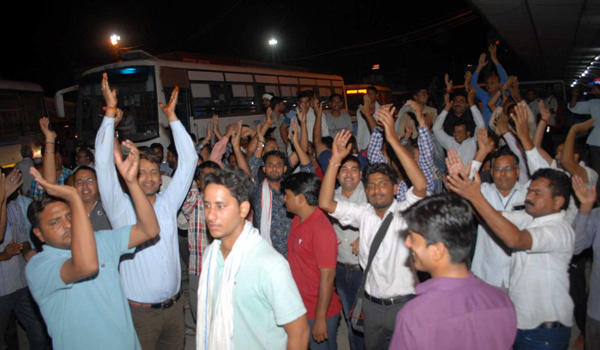 low-floor strike jaipur employees protesting at sindhi camp