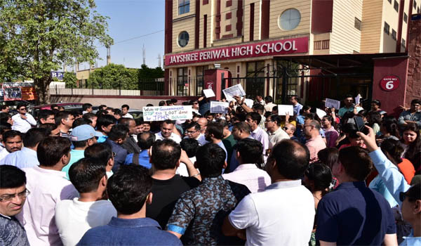 parents protest jayshree periwal school jaipur fees hike