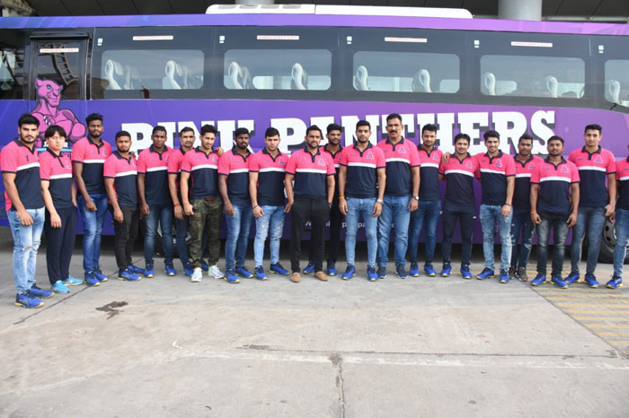 pink panthers team jaipur airport