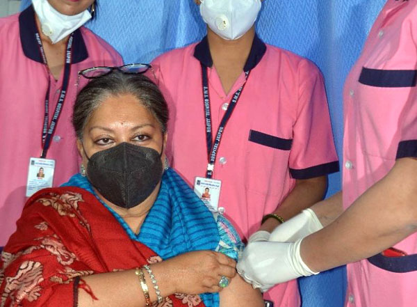 Ex-chief minister Vasundhara Raje getting vaccinated. 