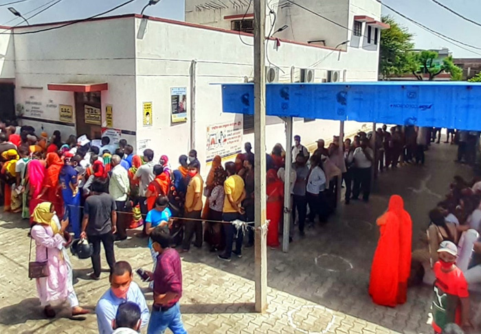 vaccination centre queues
