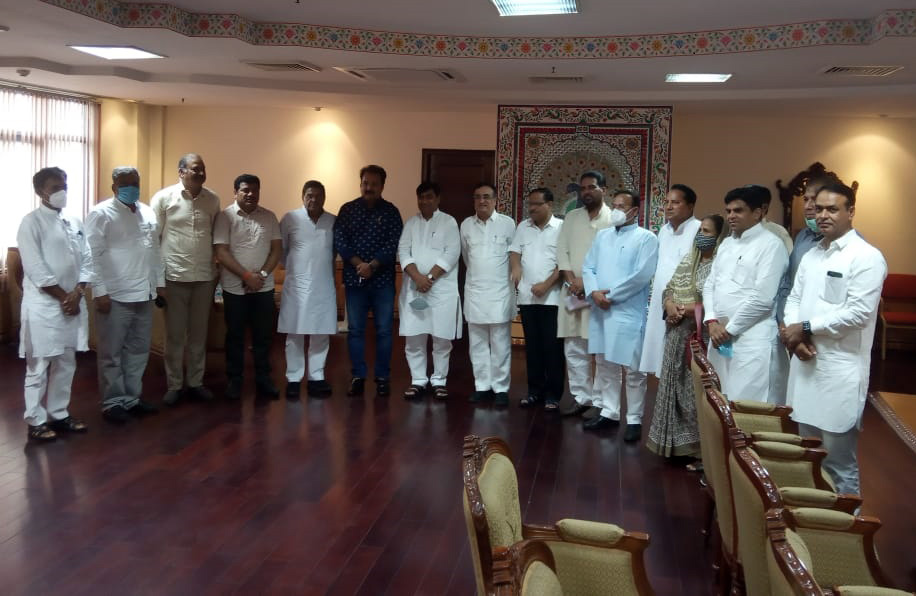 ajay makan with mlas