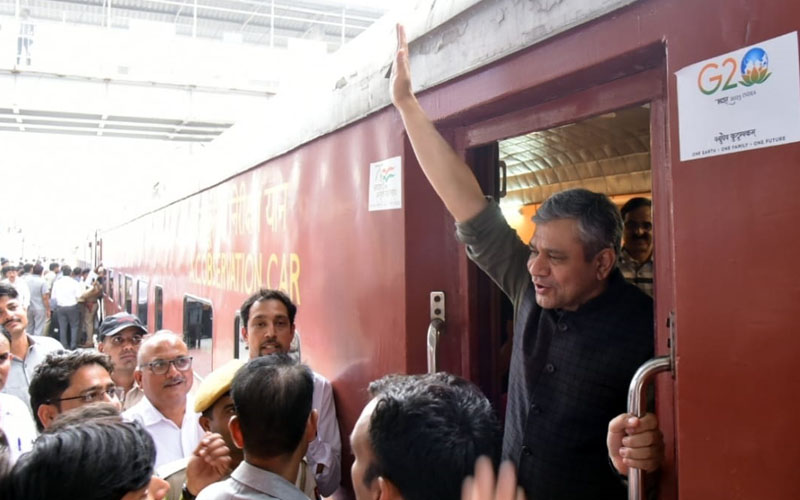 Railway Minister Ashwini Vaishnaw vande bharat jaipur-delhi
