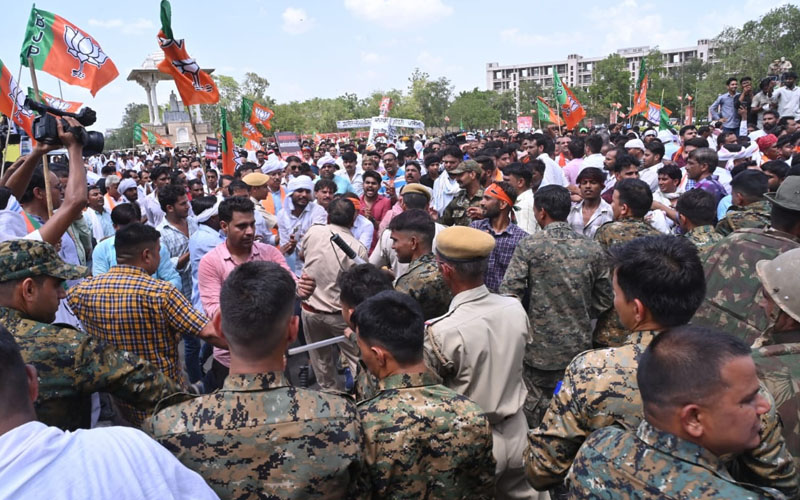 bjp organizes massive protest in jaipur