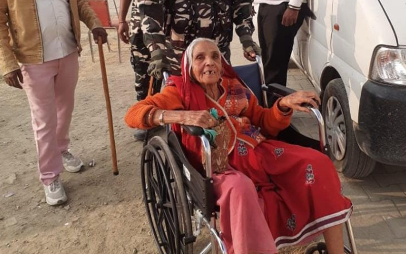 elderly woman casting vote